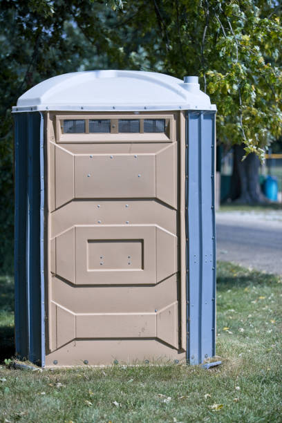 Porta potty delivery and setup in Highlands, CA